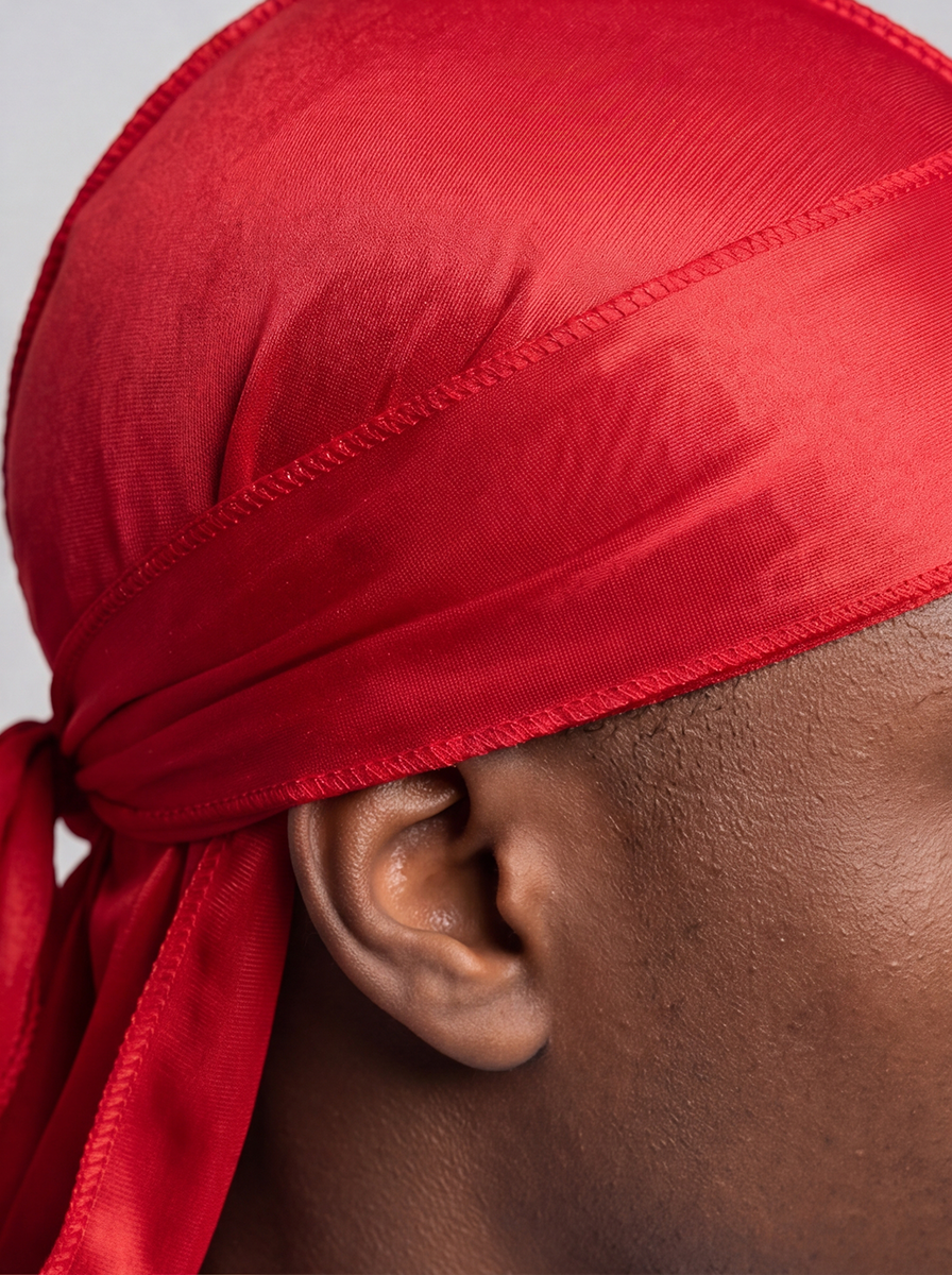 Roter seidiger Durag